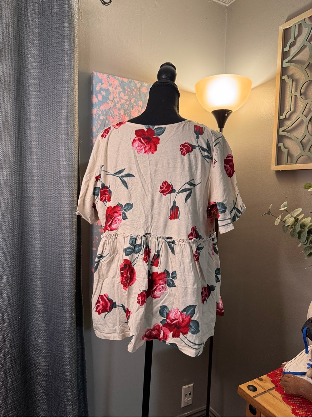 torrid Cream Floral Tie-Front Babydoll Top with Red Roses - Picture 3 of 4